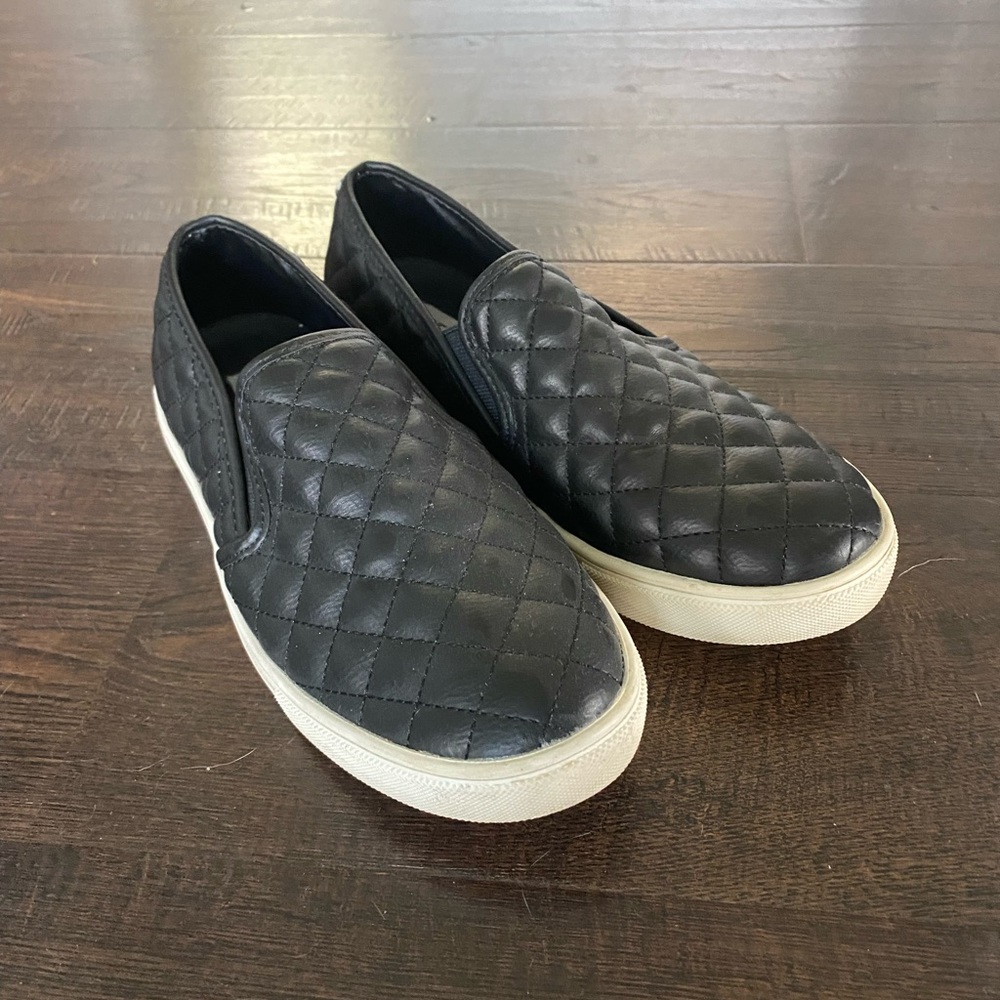 Steve Madden ECENTRCQ BLACK quilted slip on sneaker loafers